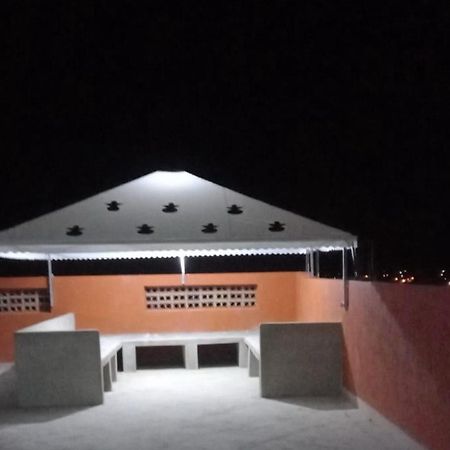 Karaz Homestay Grand Appartement Avec Rooftop Monte Arrouit Exteriör bild
